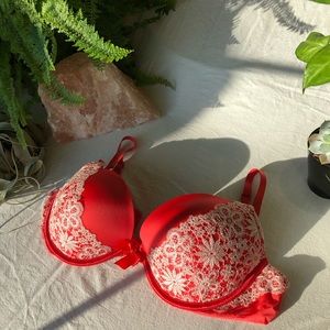 Victoria’s Secret Lace Appliqué Push-Up Bra